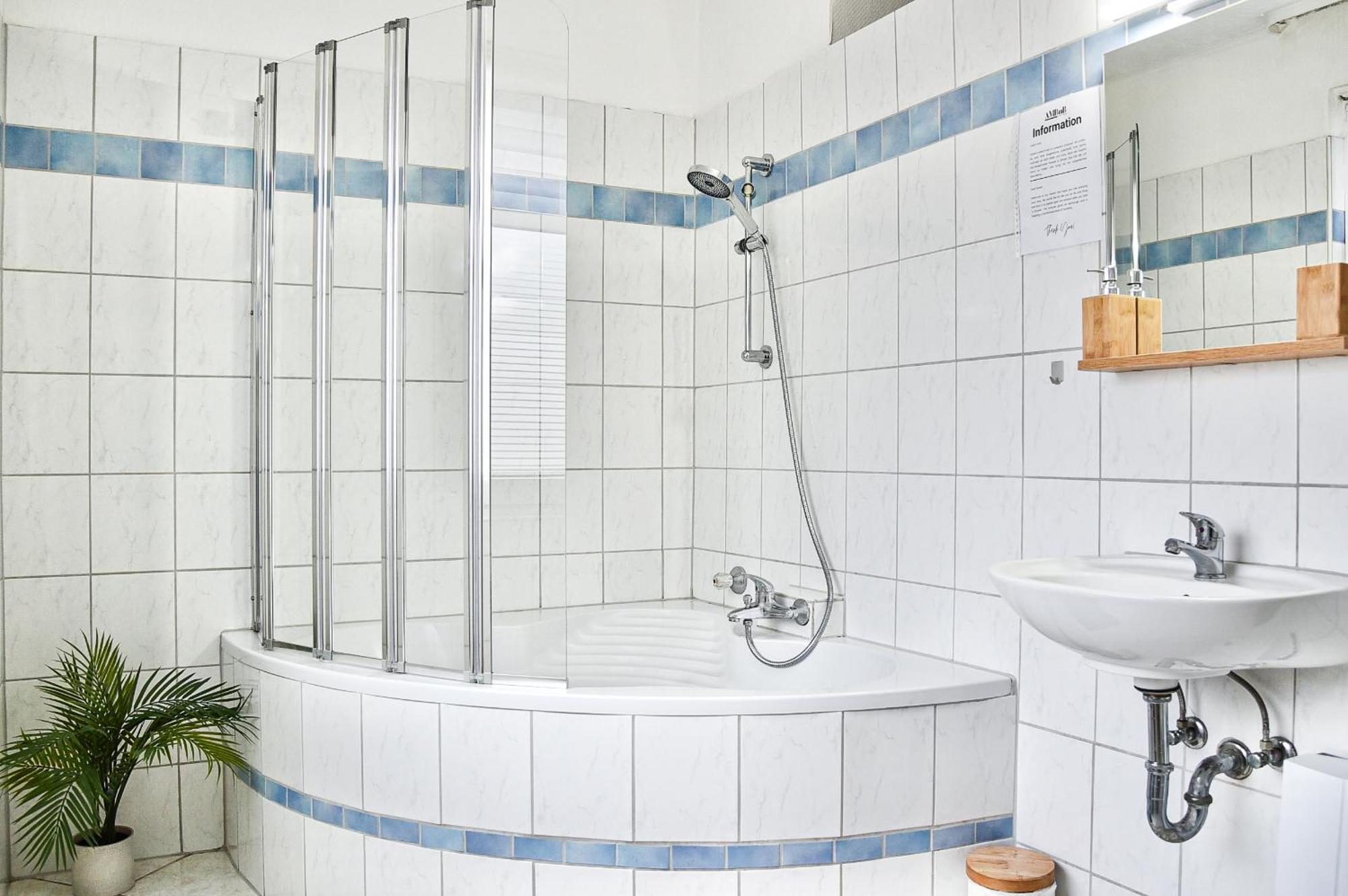 Apartment Deluxe! Hbf-naehe Mit Kingsize-bett, 65 M2 *