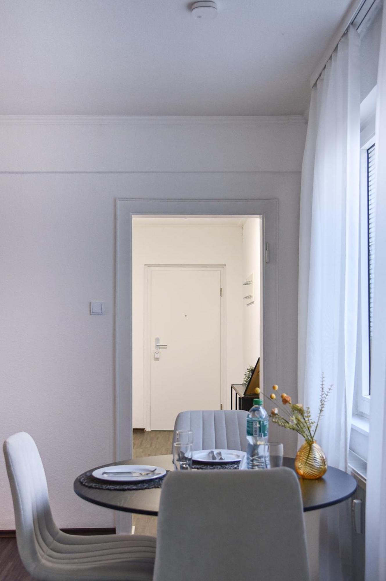Apartment Deluxe! Hbf-naehe Mit Kingsize-bett, 65 M2